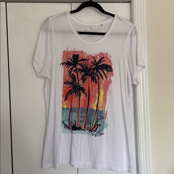 Tommy Bahama Tops - 🎉EUC Tommy Bahama woman’s Tee